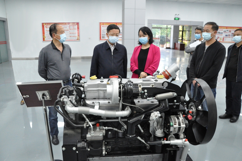 中国（云南）自由业务试验区昆明片区、昆明经济技术开发区党工委重要辅导到尊龙集团官网动力发展调研